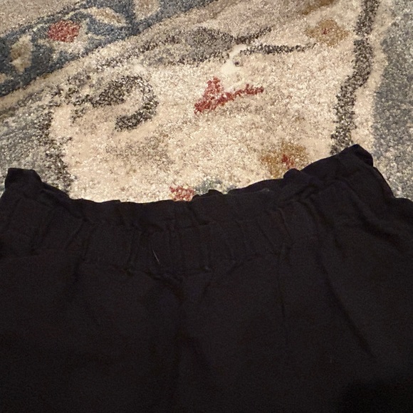 H&M Shorts - Picture 2 of 4